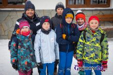 Grupa narciarzy z panią Gosią